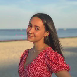 Héléna profile