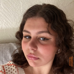 Léane profile