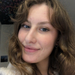 Léa profile