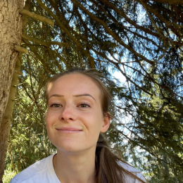 Léa profile