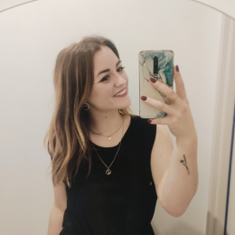 Chloe profile