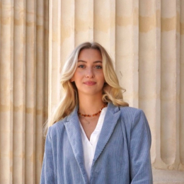 Laure profile