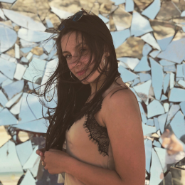 Léa profile