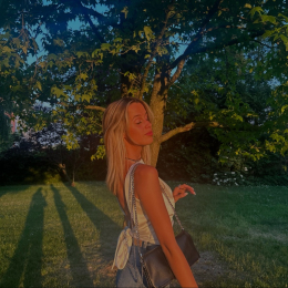 Léana profile
