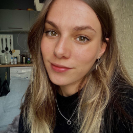 Chloe profile