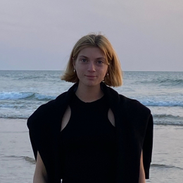 Chloe profile