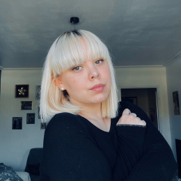 Manon profile