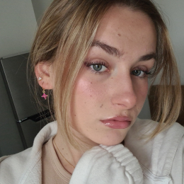 Manon profile