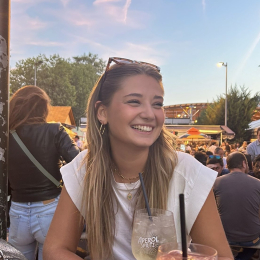 Lia profile