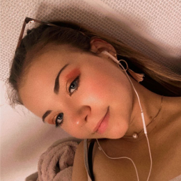 Léna profile