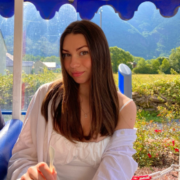 Adriana profile