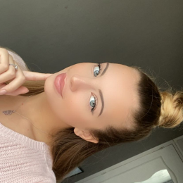 Chloe profile
