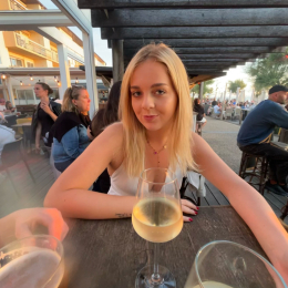 Manon profile