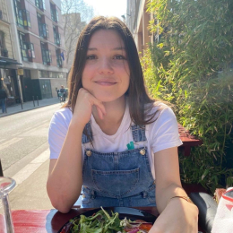 Hélène profile