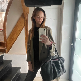Léonore profile