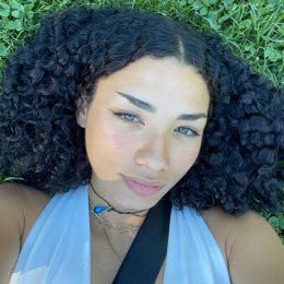 Léa profile