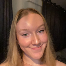 Léane profile