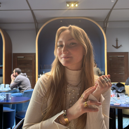 Léna profile