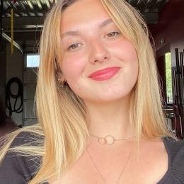 Léa profile
