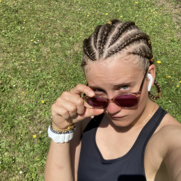 Capucine profile