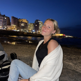 Manon profile